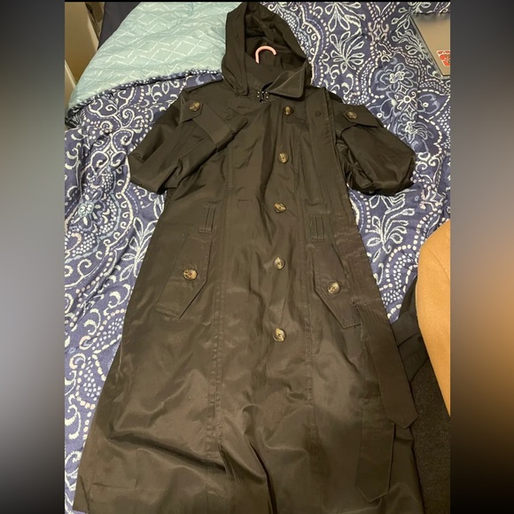 Black Trench Coat 🧥 - Picture 1 of 3